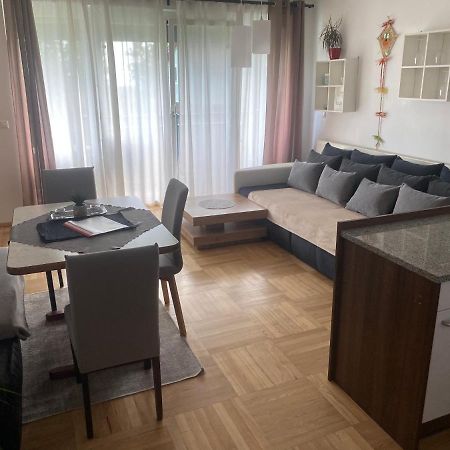 Wohnhaus City Sued Herzogsdorf Exteriér fotografie