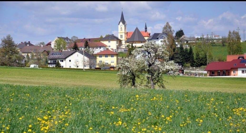 Wohnhaus City Sued Herzogsdorf Exteriér fotografie